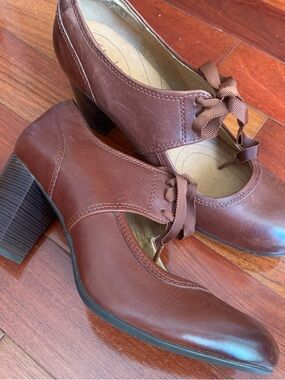 New women Clarks Genuine LeatherBrown Mary Jane Block Heel Pumps with Ribbon Tie